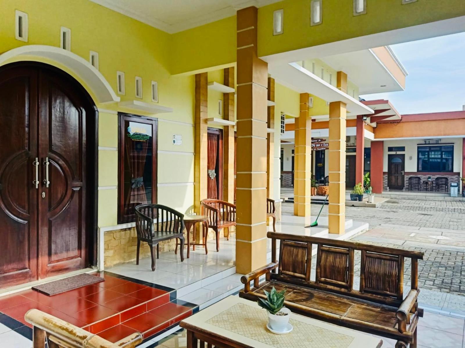 Hotel Ahlen Pangandaran Habitación foto